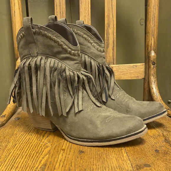 Fringed Cowgirl Boots-Heeled Ankle Cut. - Picture 5 of 9